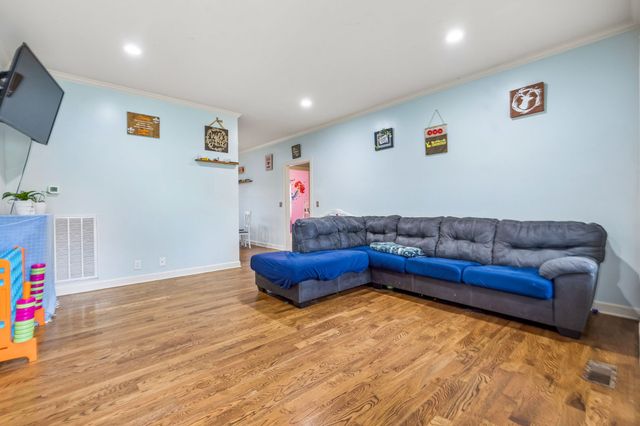 592 Twin Oak Dr, Murfreesboro, TN 37130
