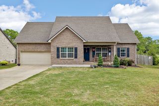 592 Twin Oak Dr, Murfreesboro, TN 37130