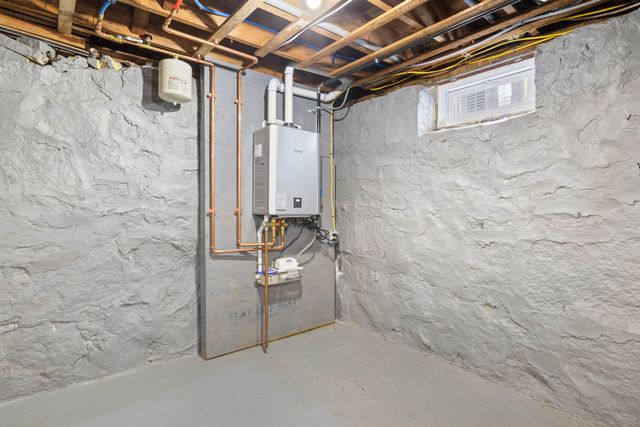 276 Salmon Street, Manchester, NH 03104