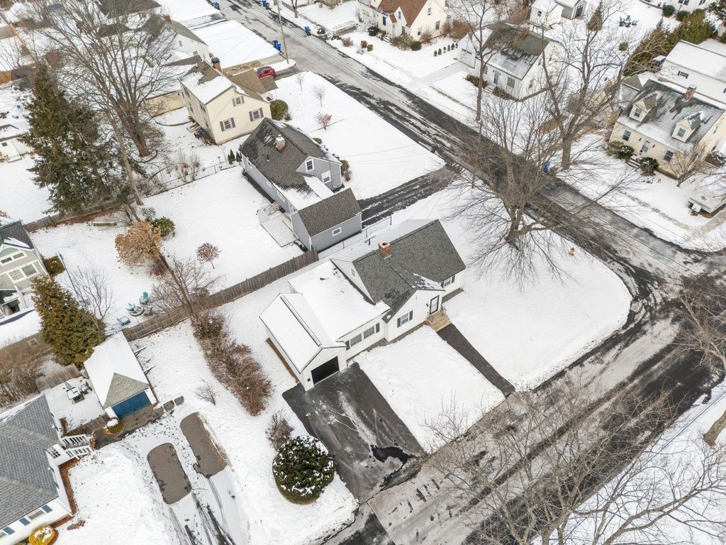 Image 11 of property listing at 276 Salmon Street, Manchester, NH 03104