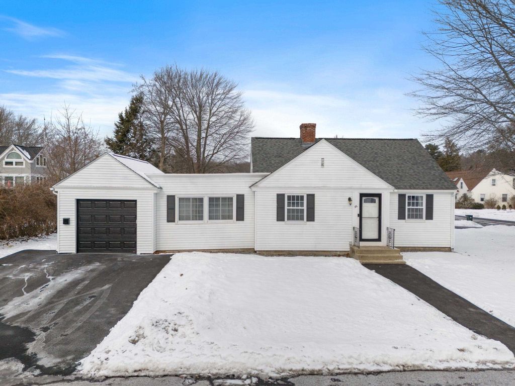 Image 13 of property listing at 276 Salmon Street, Manchester, NH 03104