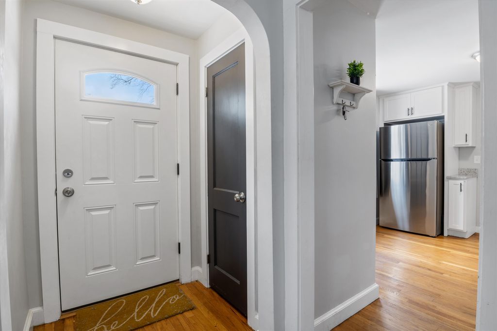 Image 14 of property listing at 276 Salmon Street, Manchester, NH 03104
