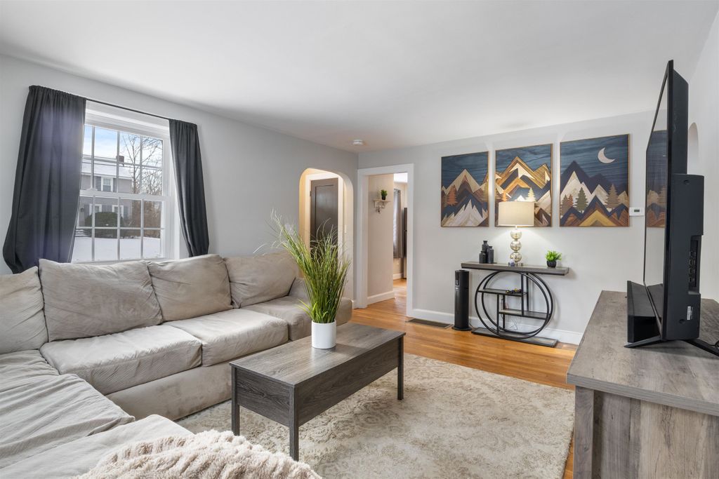 Image 18 of property listing at 276 Salmon Street, Manchester, NH 03104