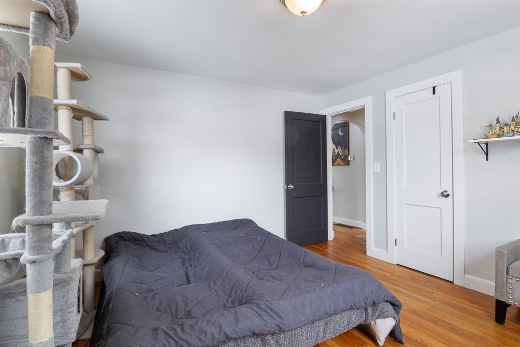 Image 20 of property listing at 276 Salmon Street, Manchester, NH 03104