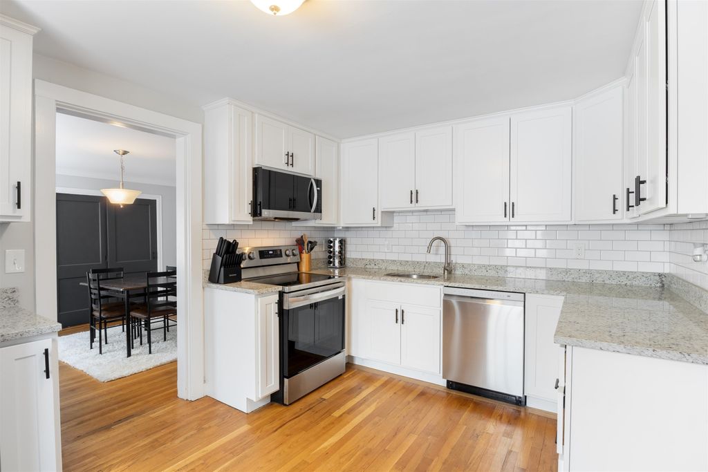 Image 4 of property listing at 276 Salmon Street, Manchester, NH 03104