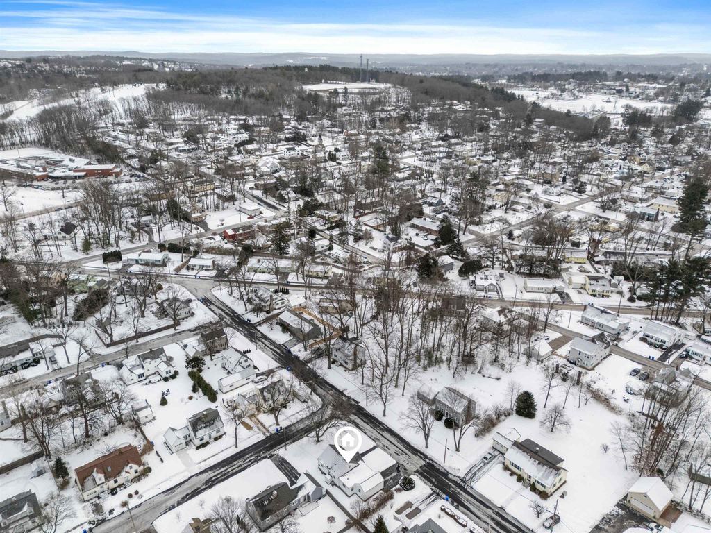 Image 33 of property listing at 276 Salmon Street, Manchester, NH 03104