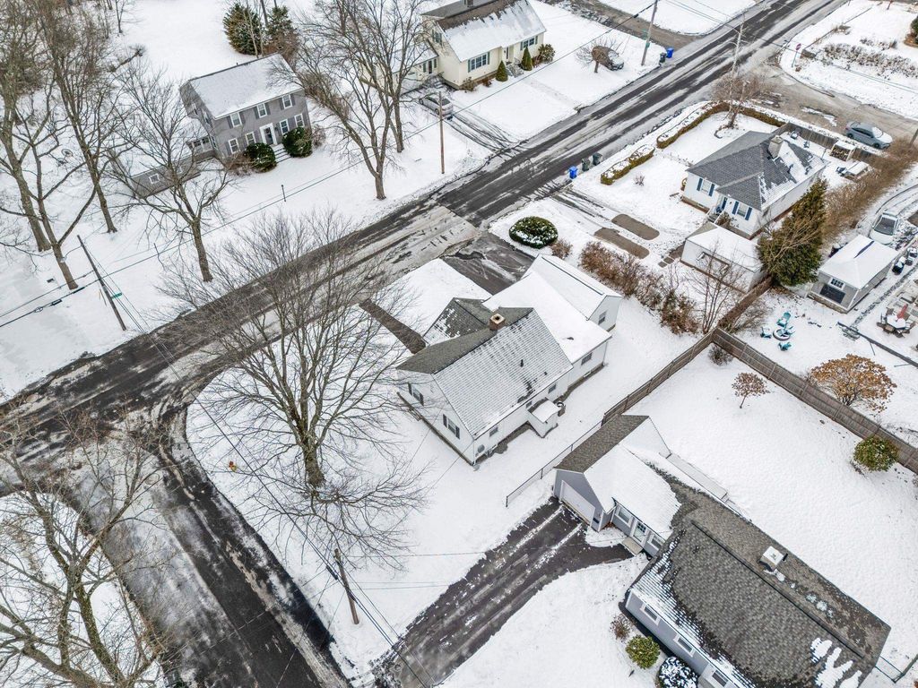 Image 36 of property listing at 276 Salmon Street, Manchester, NH 03104