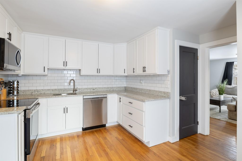 Image 5 of property listing at 276 Salmon Street, Manchester, NH 03104