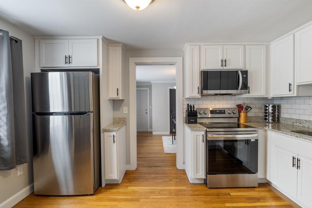 Image 8 of property listing at 276 Salmon Street, Manchester, NH 03104