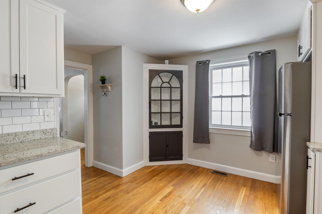 Image 9 of property listing at 276 Salmon Street, Manchester, NH 03104