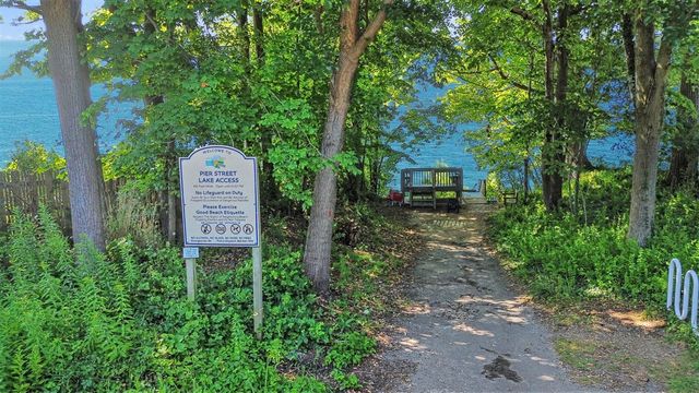 8716 W East Road, Lakeside, MI 49116