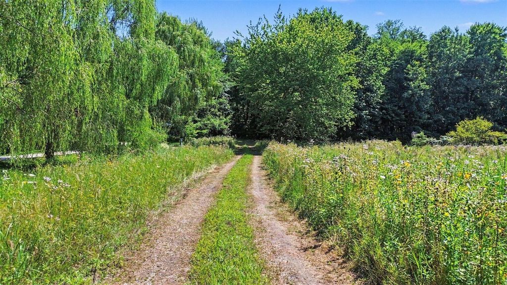 8716 W East Road, Lakeside, MI 49116