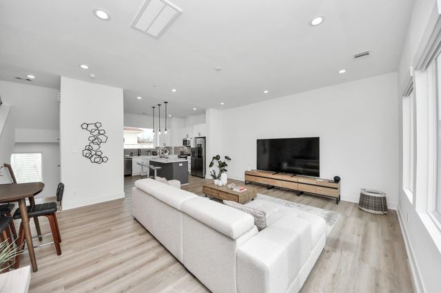 8320 Brecha Lane, Houston, TX 77055