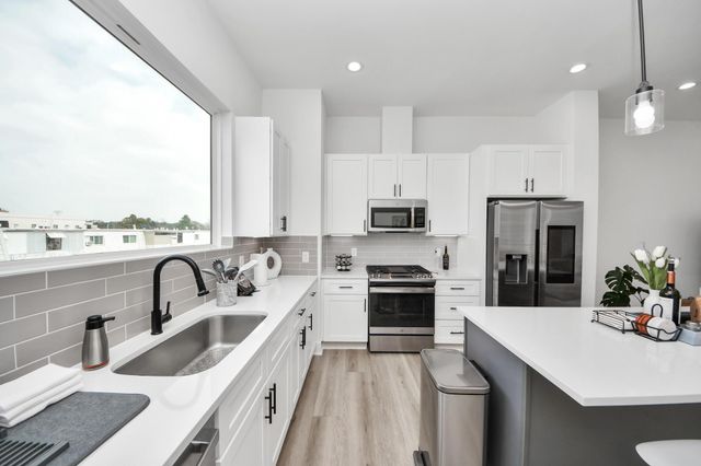 8320 Brecha Lane, Houston, TX 77055