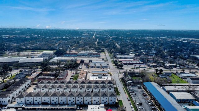 8320 Brecha Lane, Houston, TX 77055