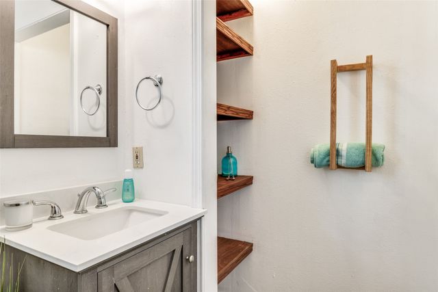 721 Wa Denton Drive, Van Alstyne, TX 75495