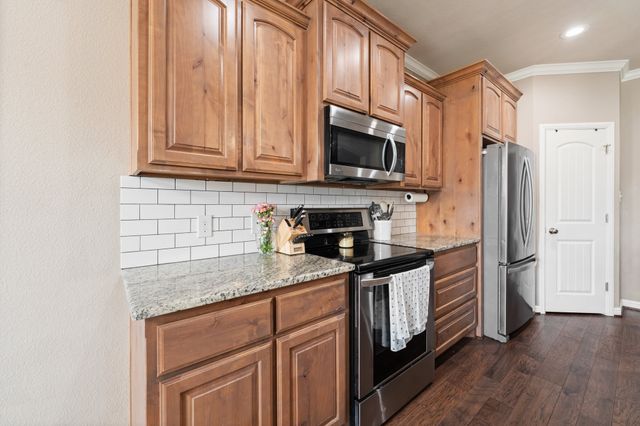 1601 Summercrest Drive, Cleburne, TX 76033