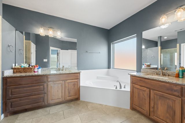 1601 Summercrest Drive, Cleburne, TX 76033