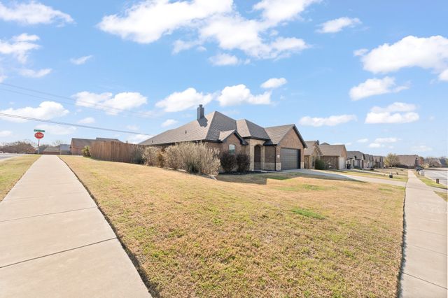 1601 Summercrest Drive, Cleburne, TX 76033