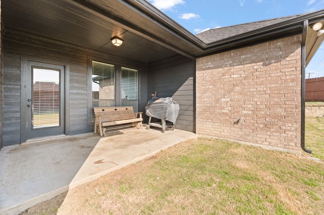 1601 Summercrest Drive, Cleburne, TX 76033