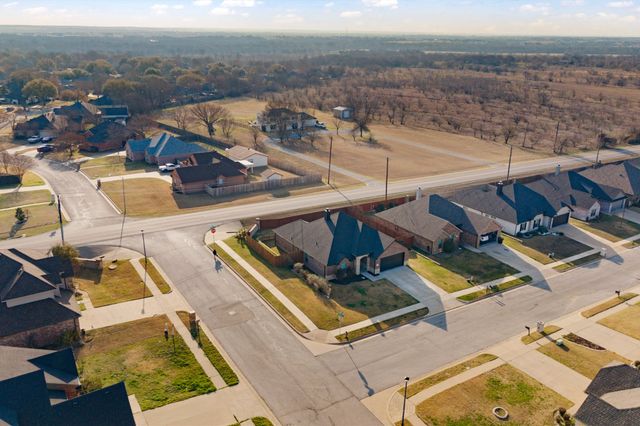 1601 Summercrest Drive, Cleburne, TX 76033