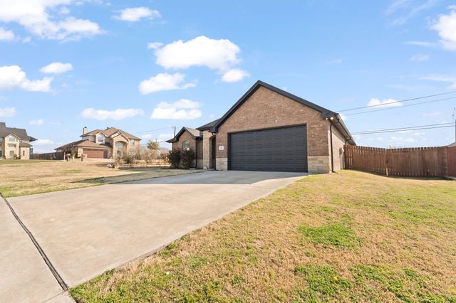 1601 Summercrest Drive, Cleburne, TX 76033