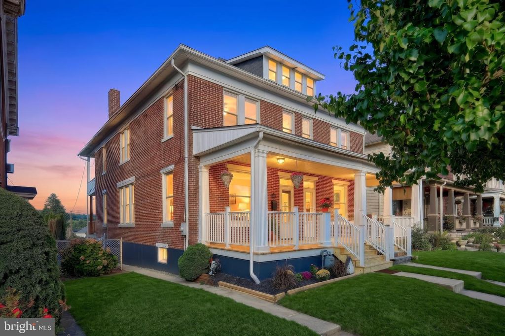 Image 1 of property listing at 749 W BROADWAY, Red Lion, PA 17356