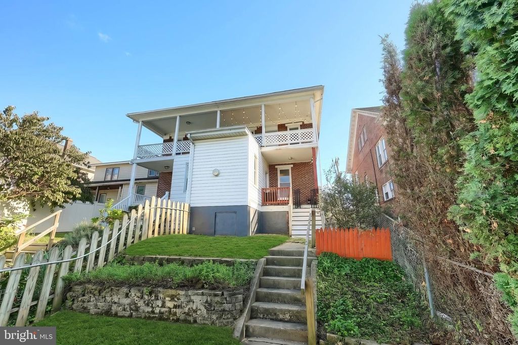 Image 12 of property listing at 749 W BROADWAY, Red Lion, PA 17356