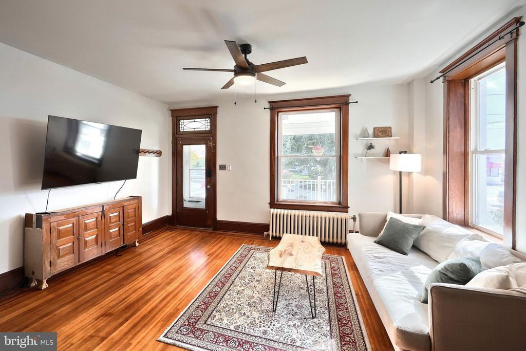 Image 17 of property listing at 749 W BROADWAY, Red Lion, PA 17356