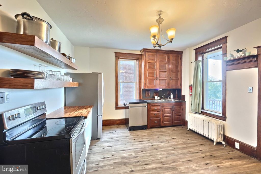 Image 20 of property listing at 749 W BROADWAY, Red Lion, PA 17356
