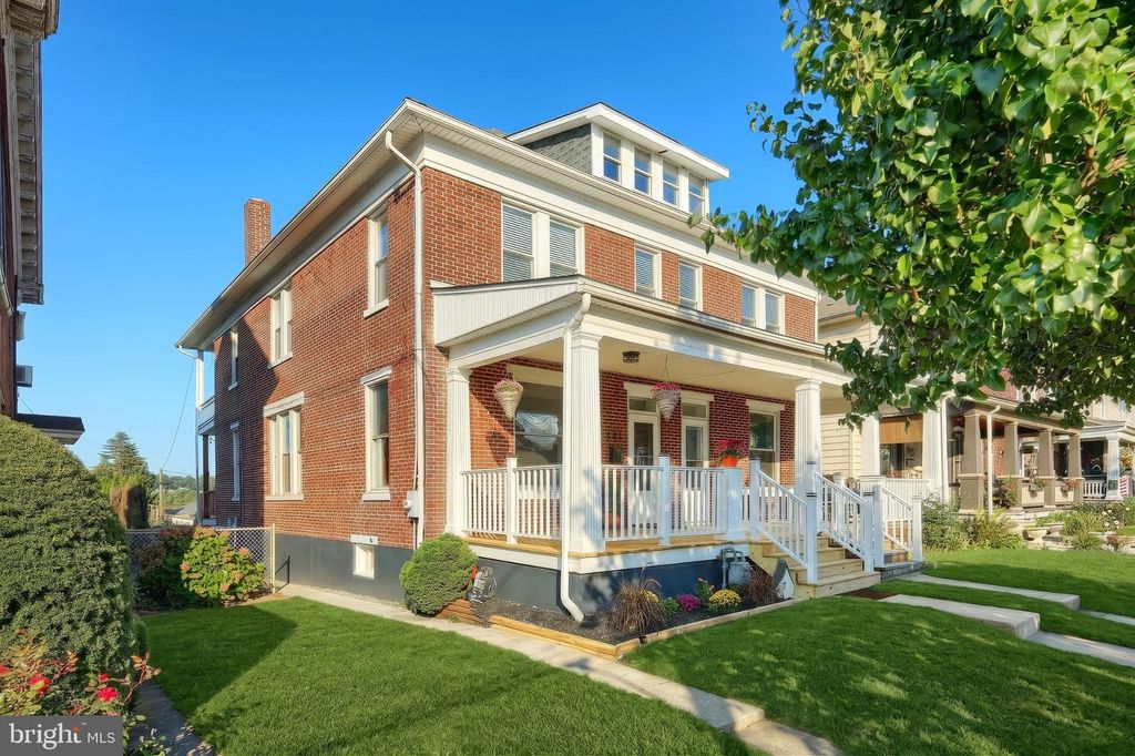 Image 3 of property listing at 749 W BROADWAY, Red Lion, PA 17356