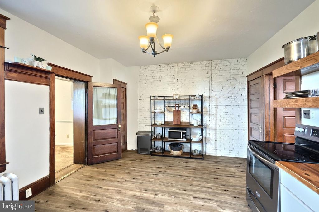Image 21 of property listing at 749 W BROADWAY, Red Lion, PA 17356