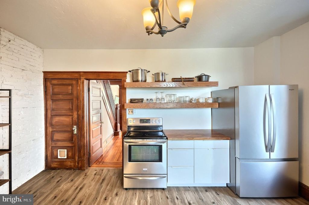 Image 22 of property listing at 749 W BROADWAY, Red Lion, PA 17356