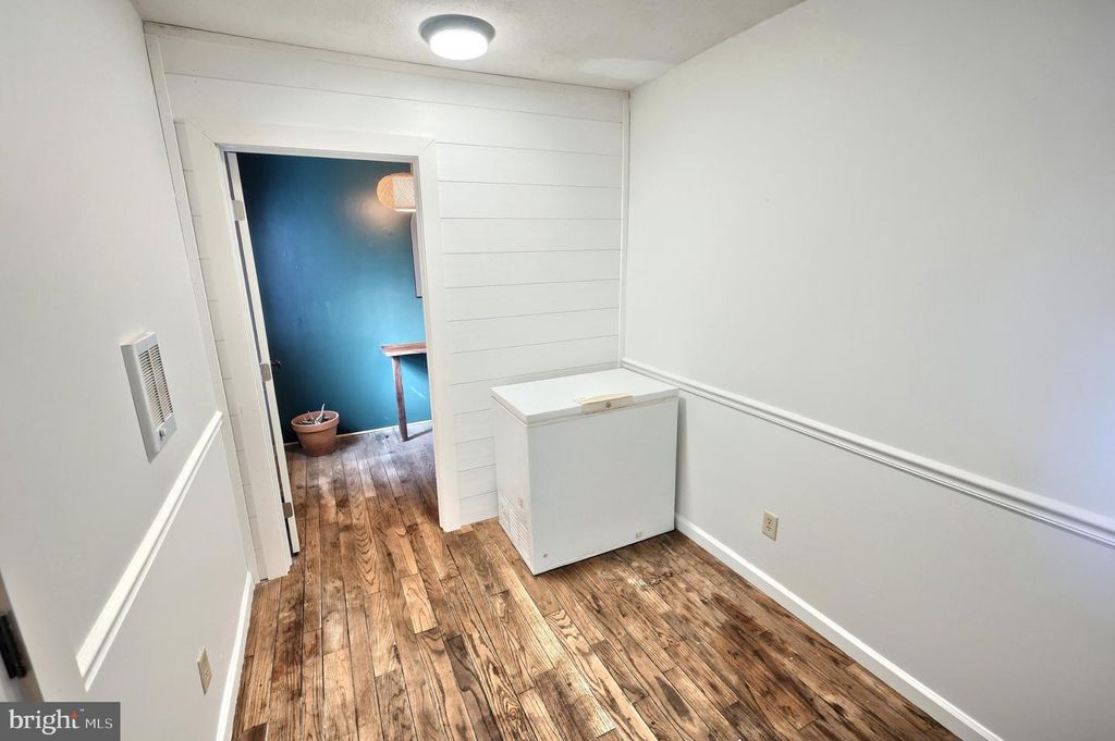 Image 23 of property listing at 749 W BROADWAY, Red Lion, PA 17356