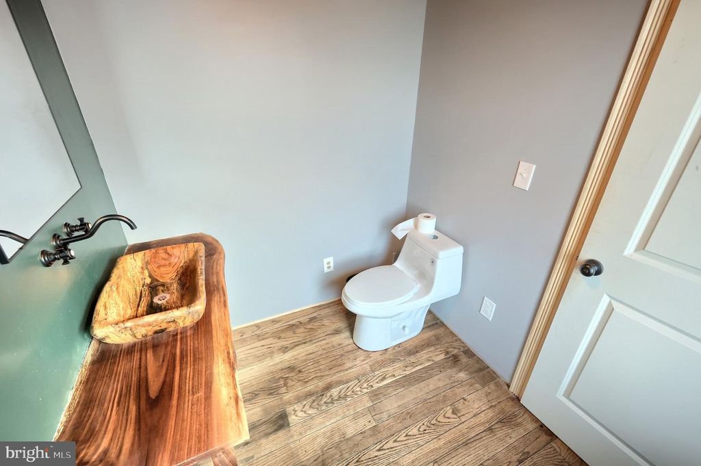 Image 26 of property listing at 749 W BROADWAY, Red Lion, PA 17356