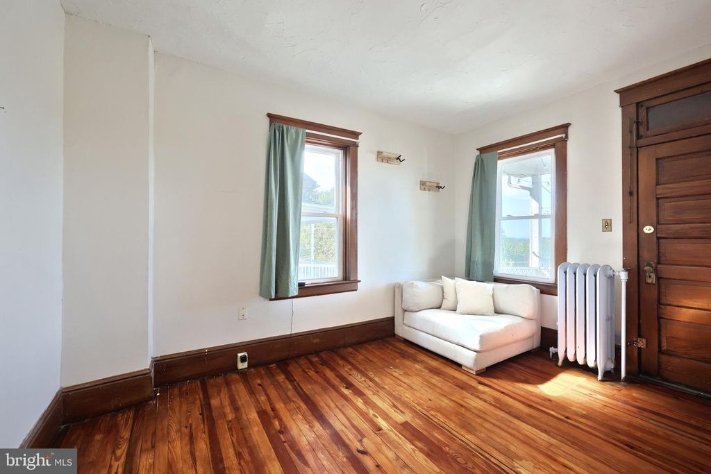 Image 31 of property listing at 749 W BROADWAY, Red Lion, PA 17356