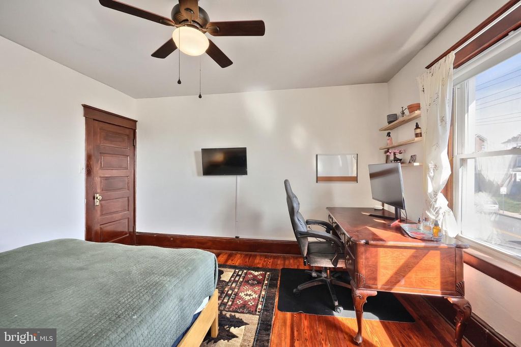 Image 34 of property listing at 749 W BROADWAY, Red Lion, PA 17356