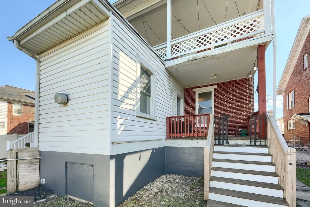 Image 8 of property listing at 749 W BROADWAY, Red Lion, PA 17356