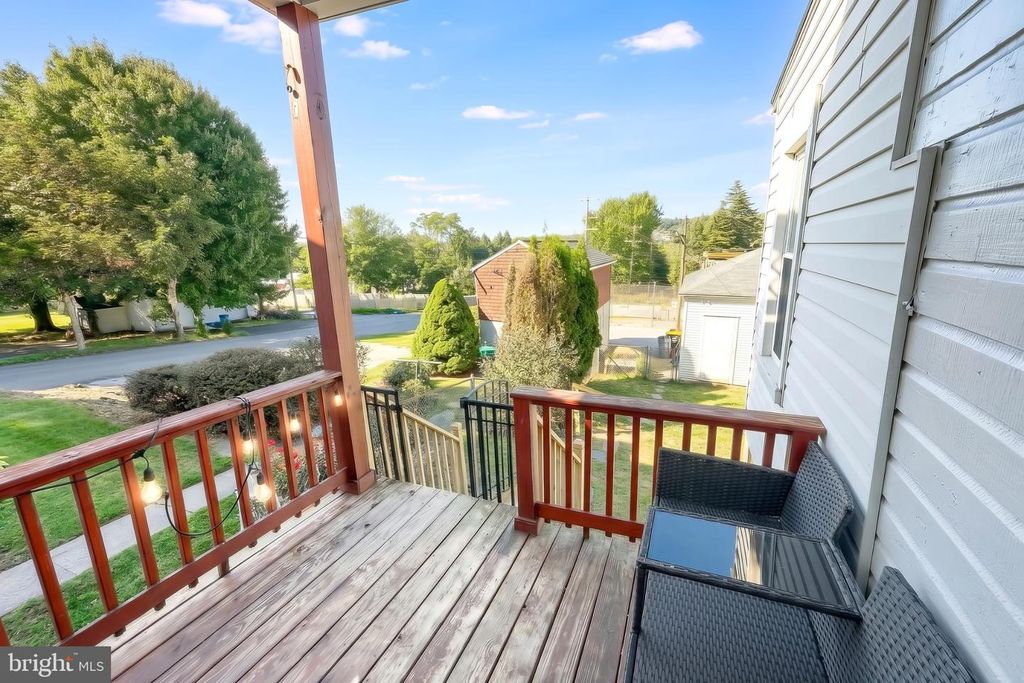 Image 9 of property listing at 749 W BROADWAY, Red Lion, PA 17356