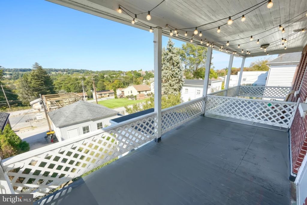 Image 10 of property listing at 749 W BROADWAY, Red Lion, PA 17356