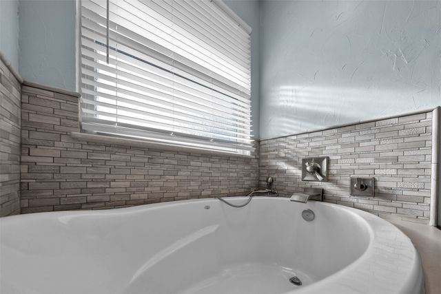 8 Buccaneer Court, Fort Worth, TX 76179