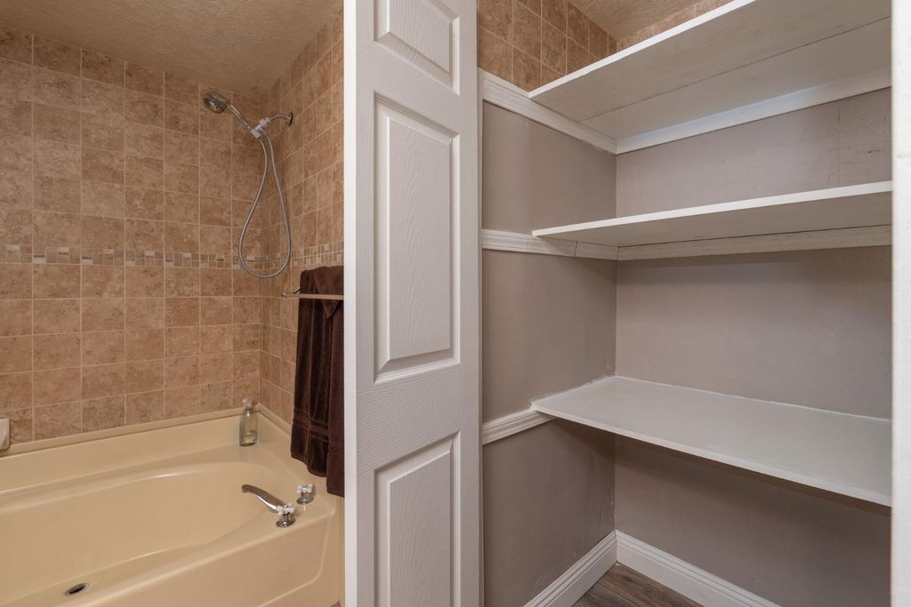 Image 19 of property listing at 39737 Road 274 # 63, Bass Lake, CA 93604