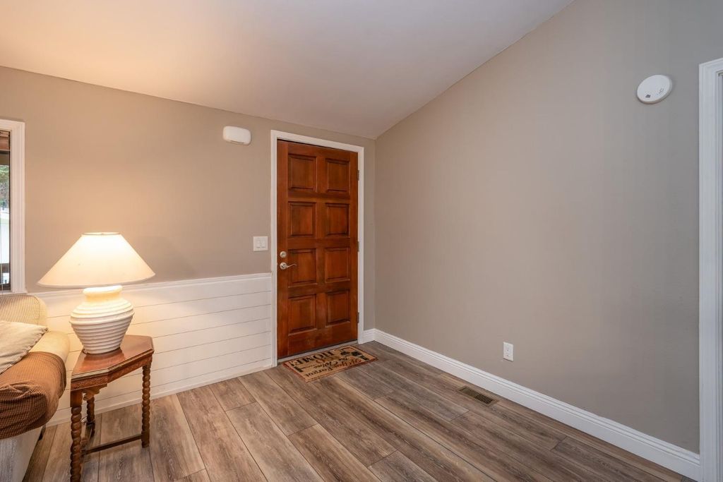 Image 6 of property listing at 39737 Road 274 # 63, Bass Lake, CA 93604