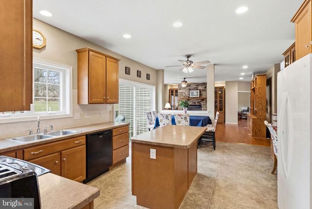 510 WHEATLAND CT, Lincoln University, PA 19352