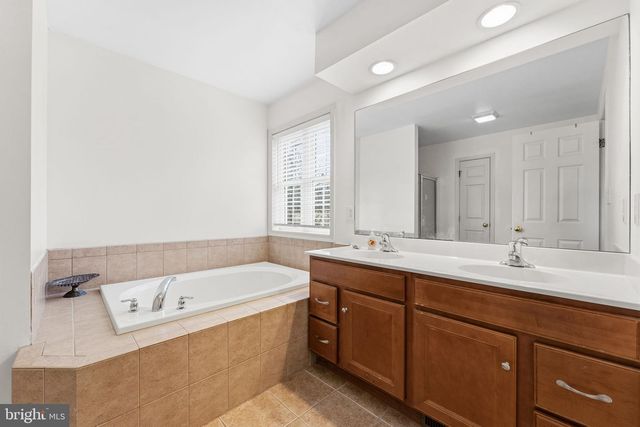 510 WHEATLAND CT, Lincoln University, PA 19352