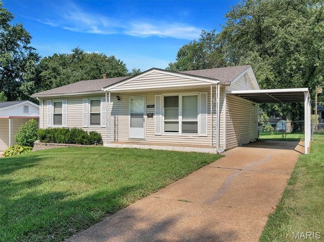 5321 Ville Angela Lane, Hazelwood, MO 63042