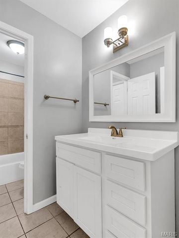 5321 Ville Angela Lane, Hazelwood, MO 63042