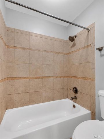 5321 Ville Angela Lane, Hazelwood, MO 63042