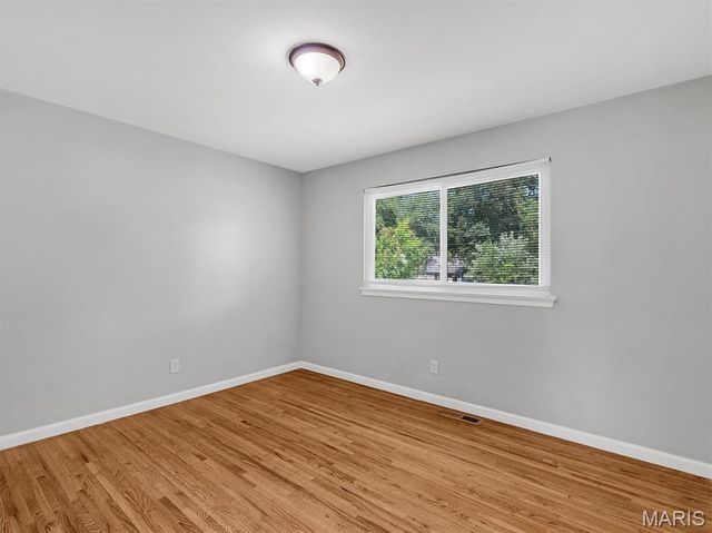 5321 Ville Angela Lane, Hazelwood, MO 63042