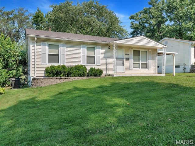 5321 Ville Angela Lane, Hazelwood, MO 63042
